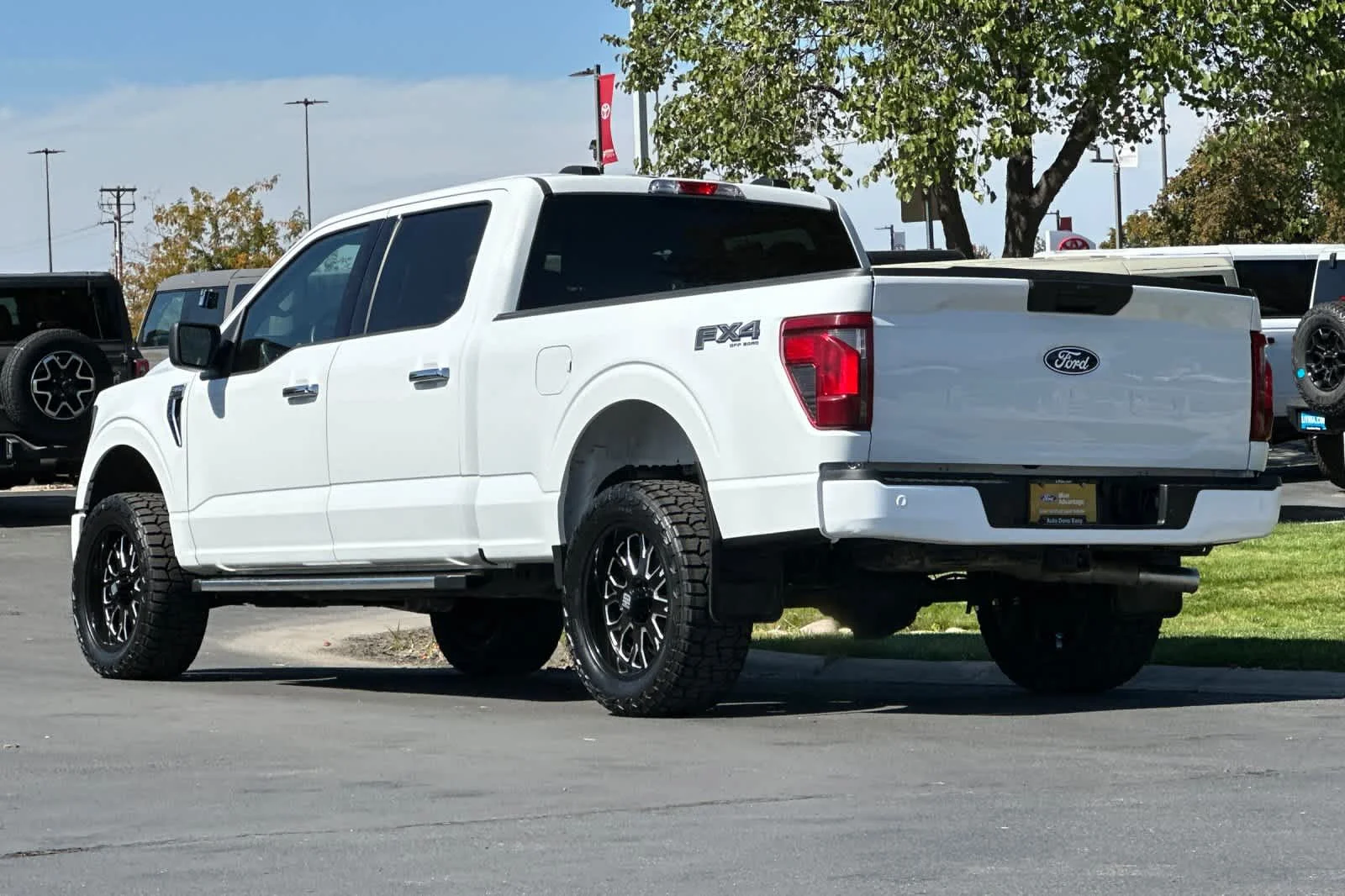 Certified Used 2025 Oxford White Clearcoat Ford XLT image 6