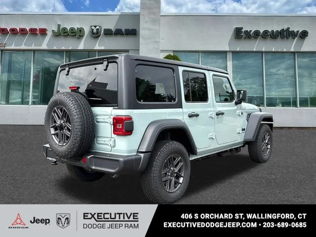 New 2026 Earl Clearcoat Jeep Sport S image 4