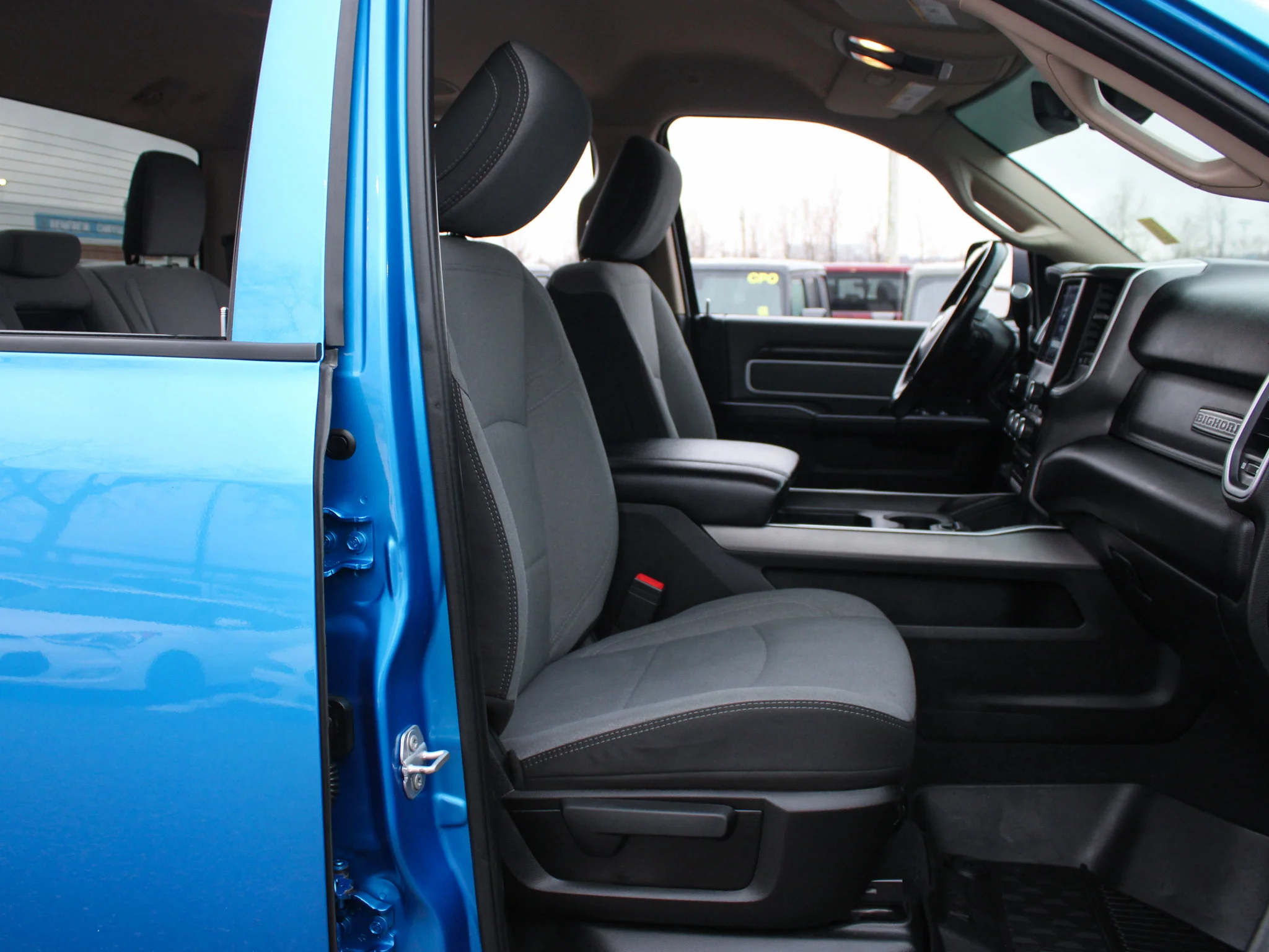 Used 2020 Blue RAM Big Horn *5th Wheel & Gooseneck | Apple CarPlay | Alpine | Cummins | Heated Seats image 18