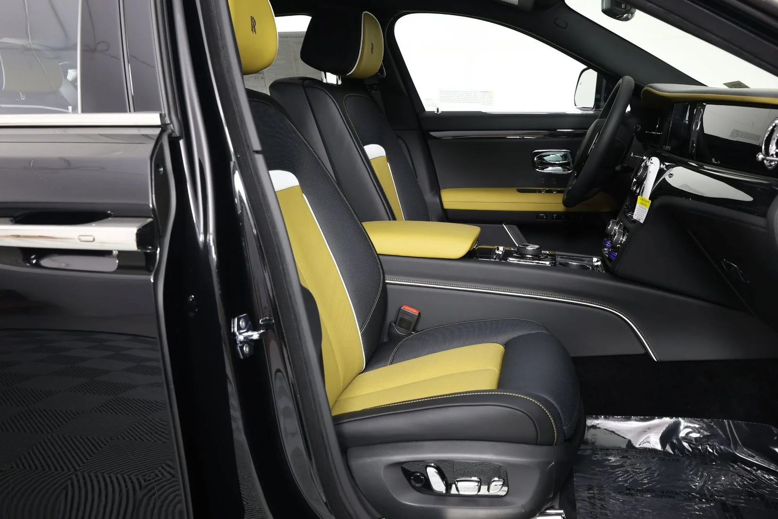 New 2026 Black Diamond Rolls-Royce  image 35