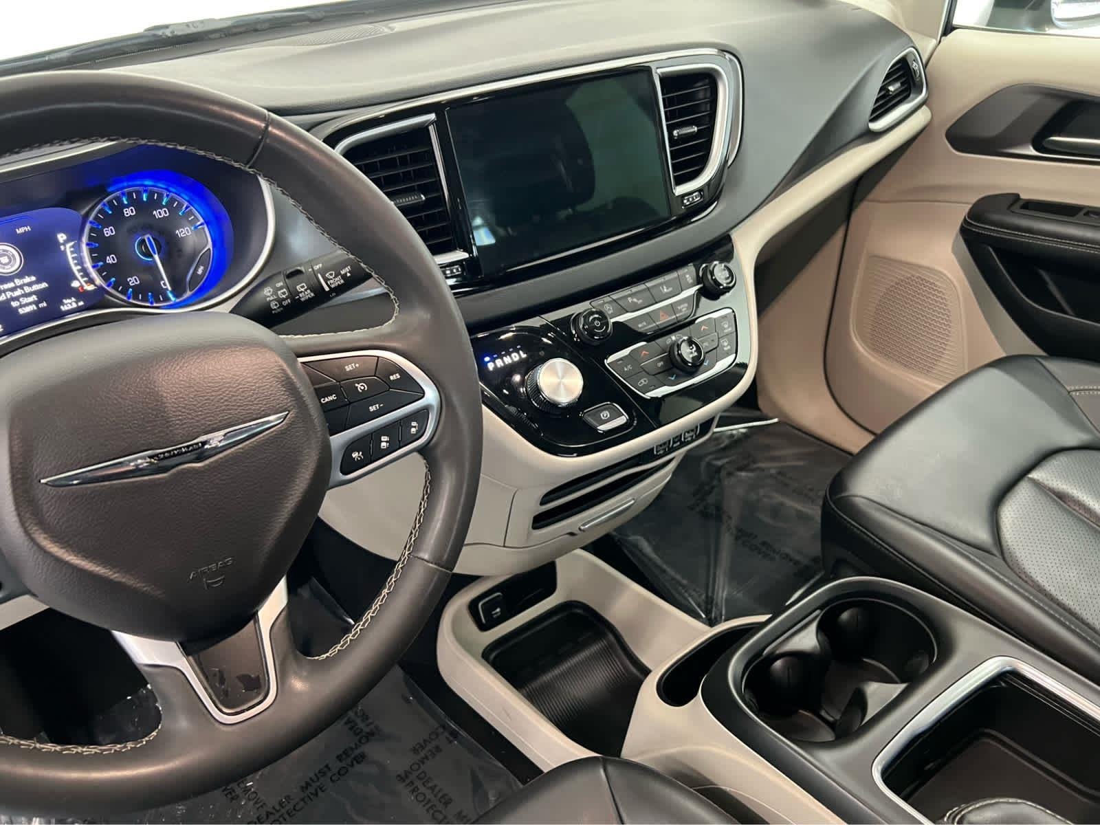 2023 Chrysler Pacifica Touring L - Photo 18