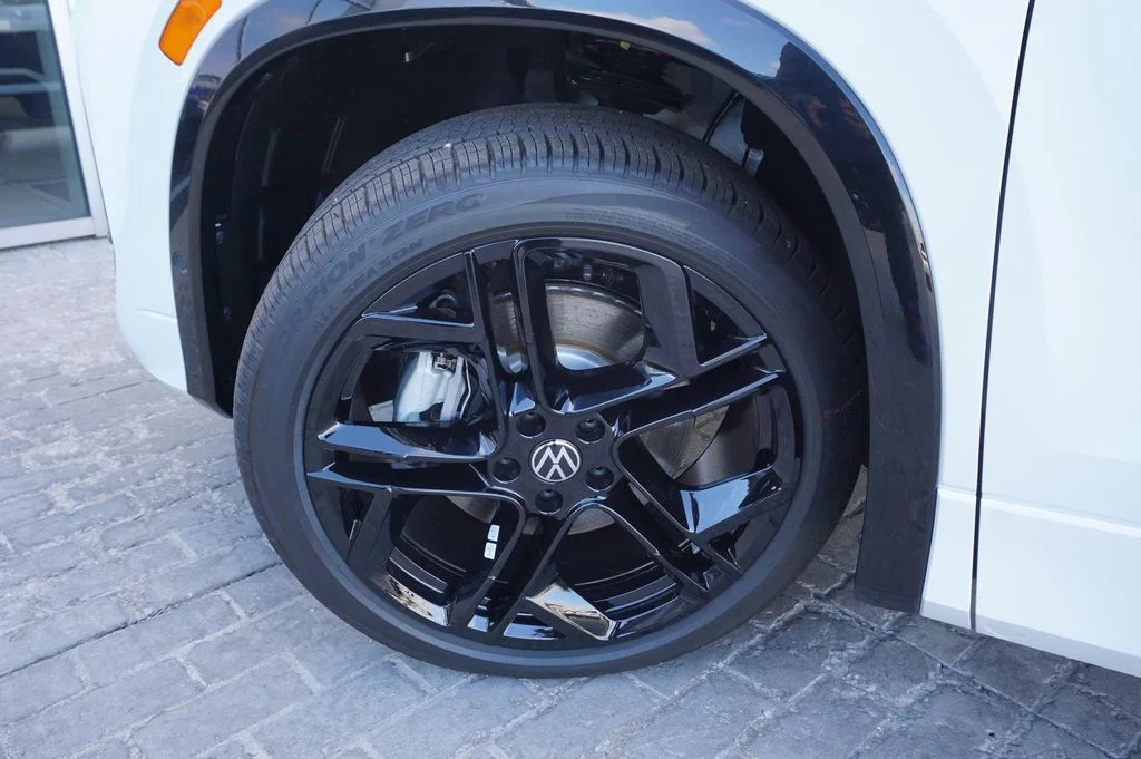 New 2026 White/off-white Volkswagen SE R-Line Black image 29