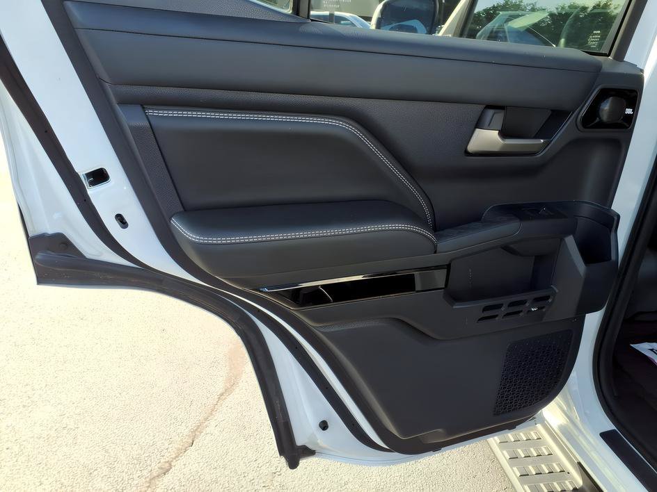 Used 2025 Wind Chill Pearl Toyota Limited image 14