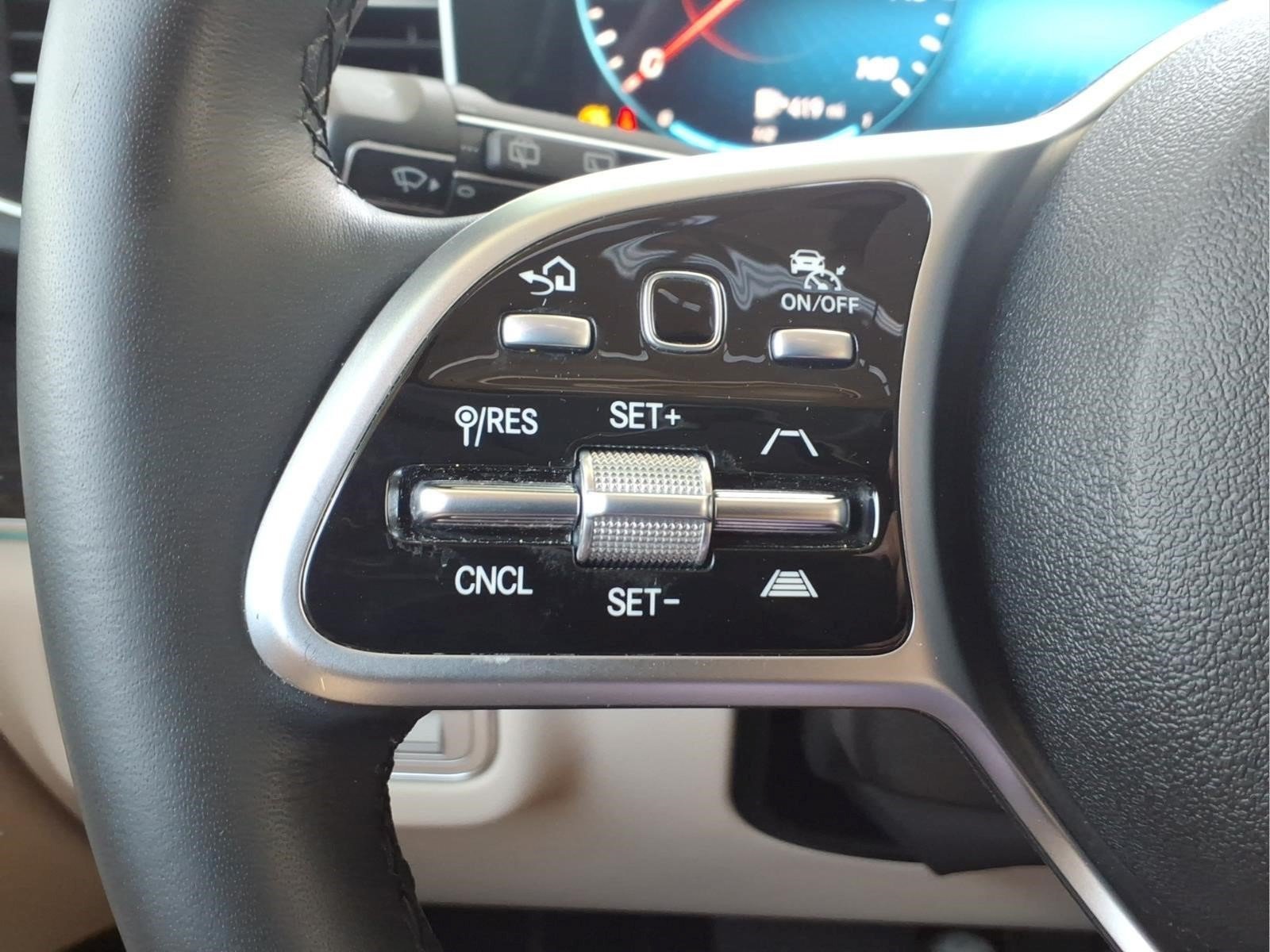 Certified Used 2022 Polar White Mercedes-Benz GLE 350 4MATIC® SUV image 15