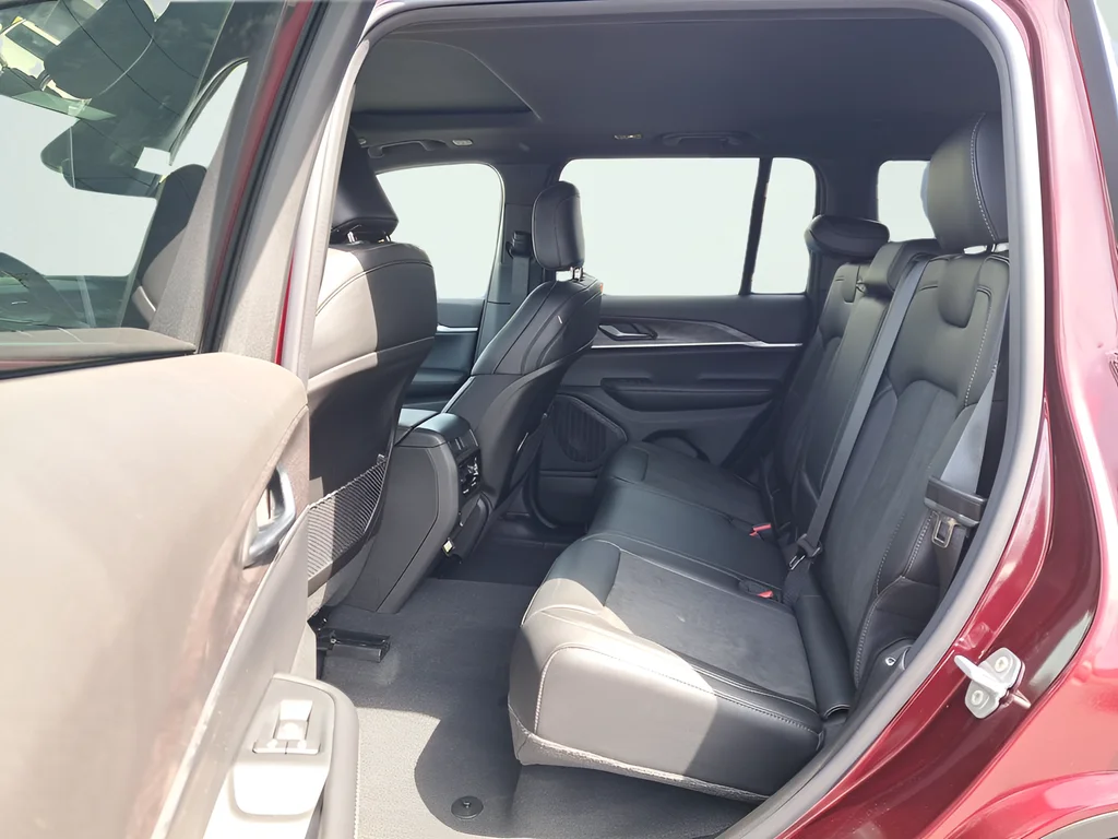 New 2026 Velvet Red Pearl-Coat Exterior Paint Jeep Laredo Altitude image 12