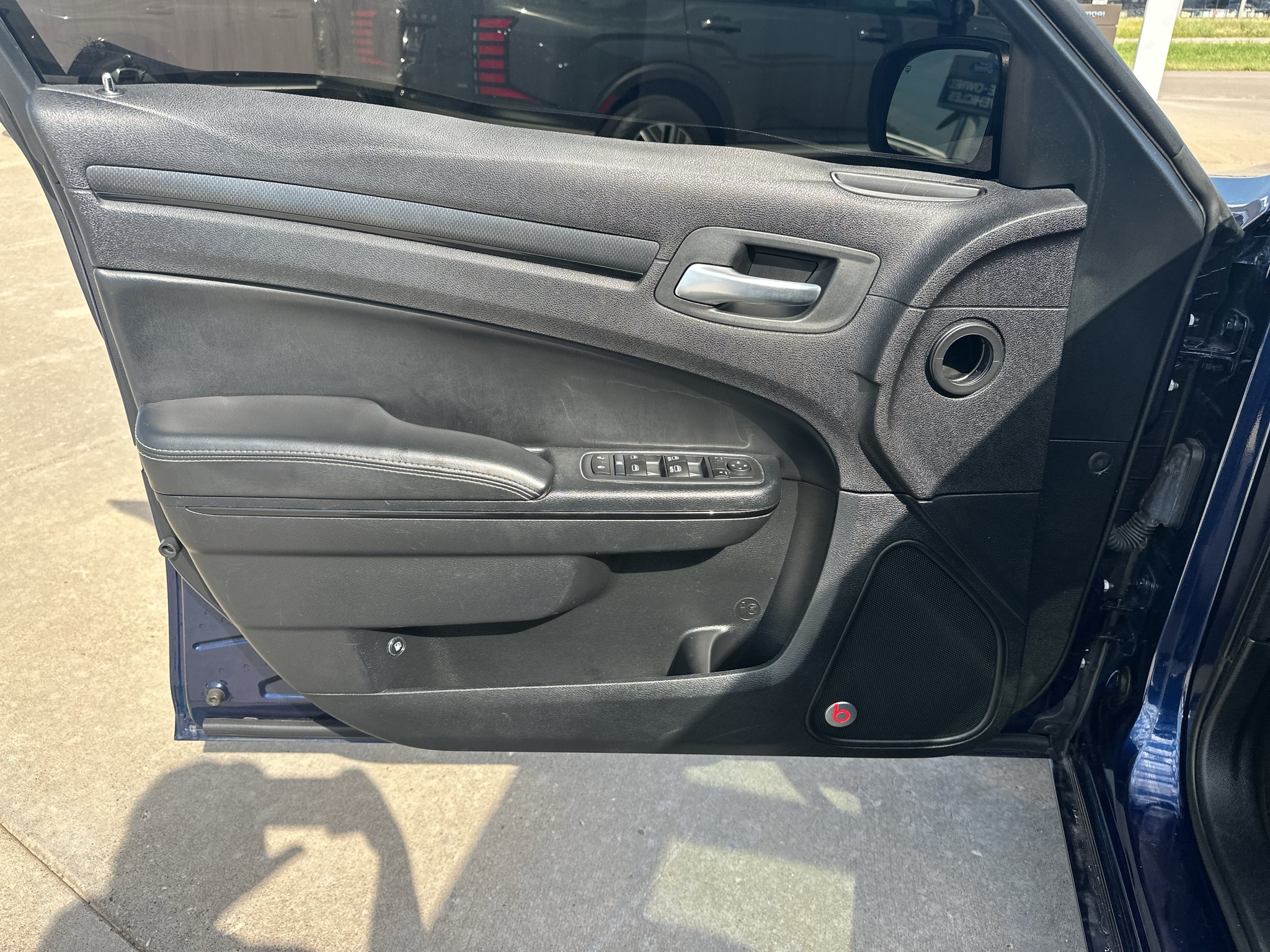 Used 2016 Jazz Blue Pearlcoat Chrysler Base image 15