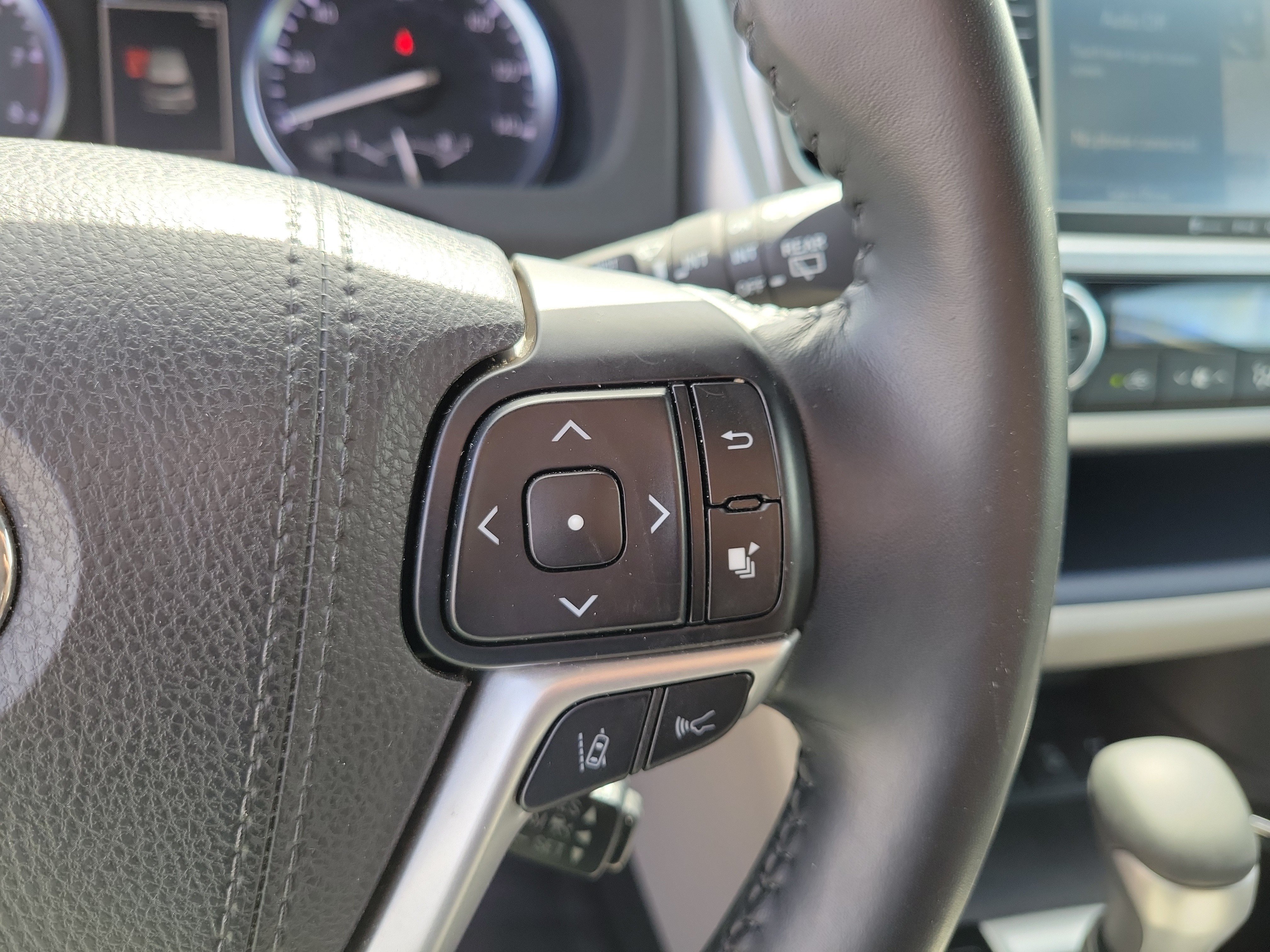 Used 2018 Blizzard Pearl Toyota Limited image 22