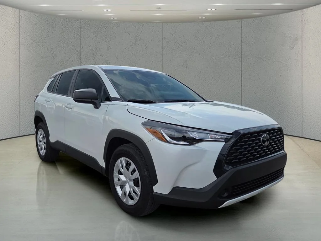 Used 2025 Pearl Toyota L image 13