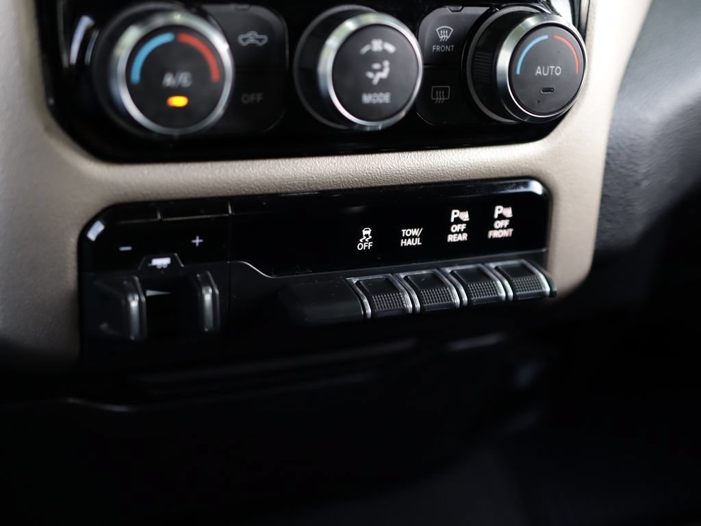Used 2020 Bright White Ram Laramie image 20