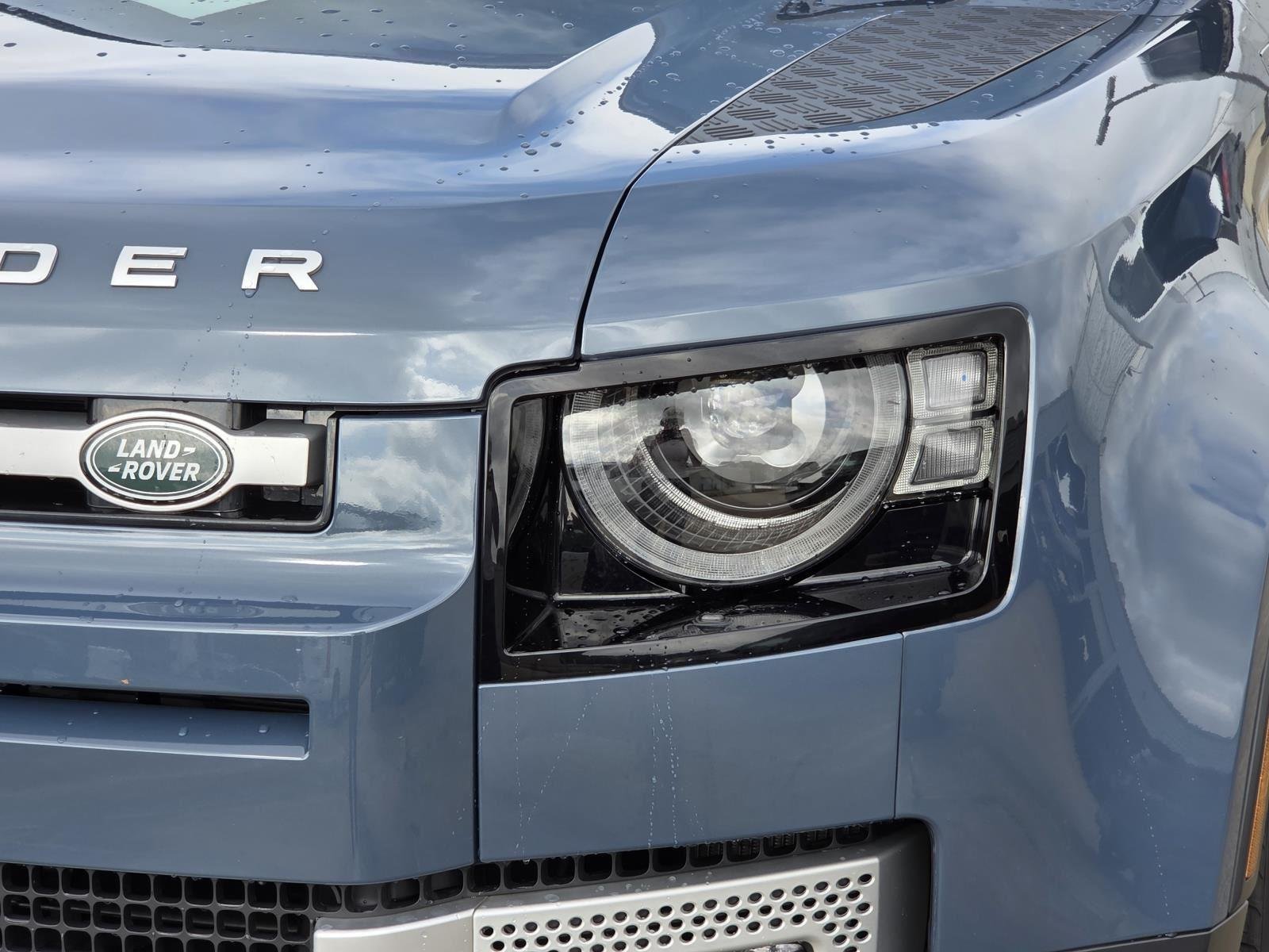 Used 2024 Tasman Blue Metallic Land Rover S image 8