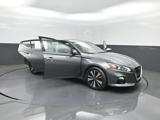Used 2019 Gray Nissan 2.5 SL image 39