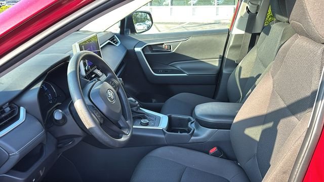 Used 2025 Pearl Toyota LE image 26