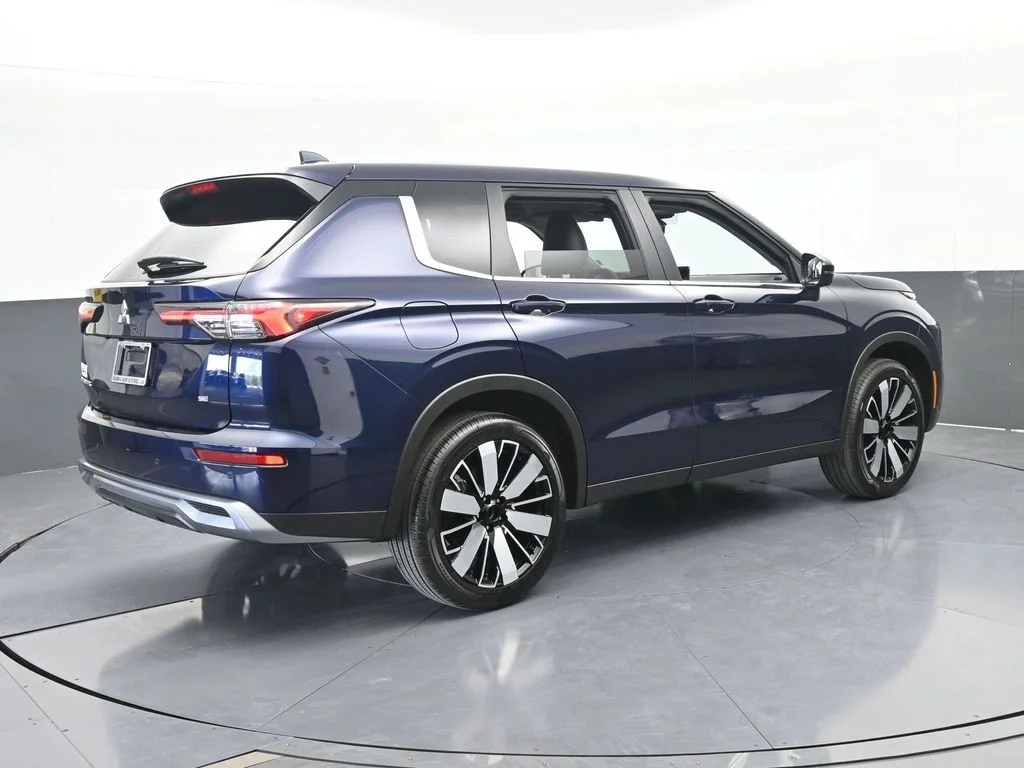 New 2026 Cosmic Blue Metallic Mitsubishi SE image 6