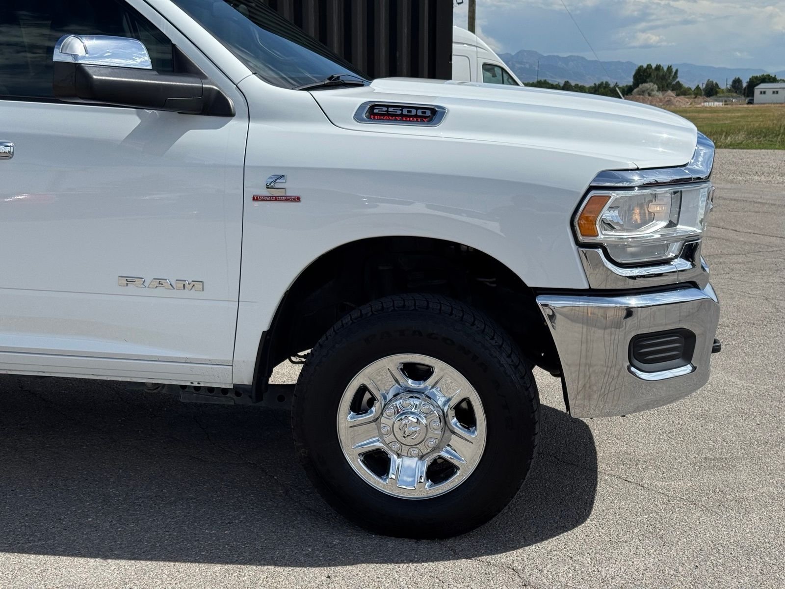 View vehicle photo 3