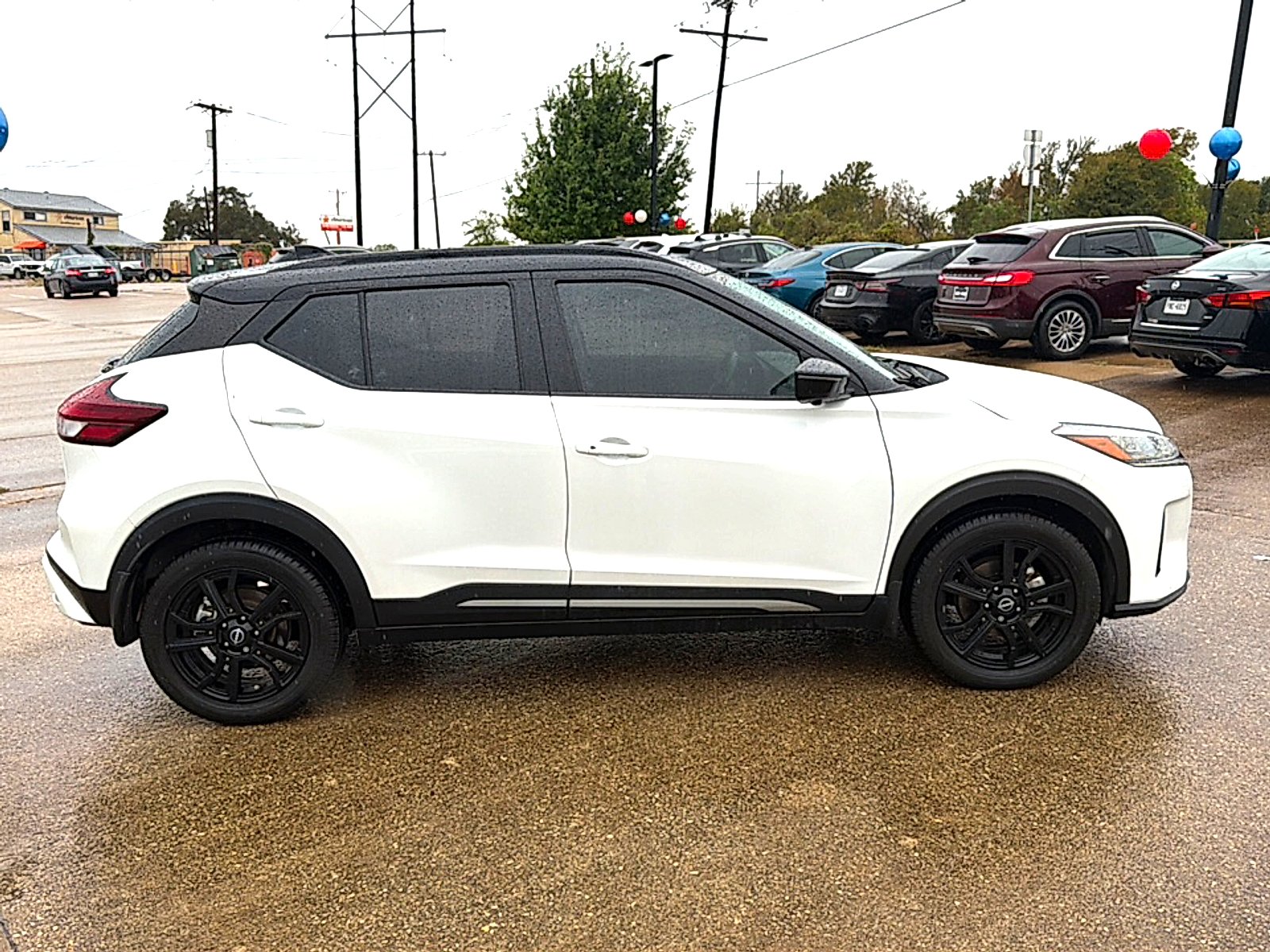 Used 2023 Aspen White Tricoat/Super Black Nissan SR Xtronic CVT image 4