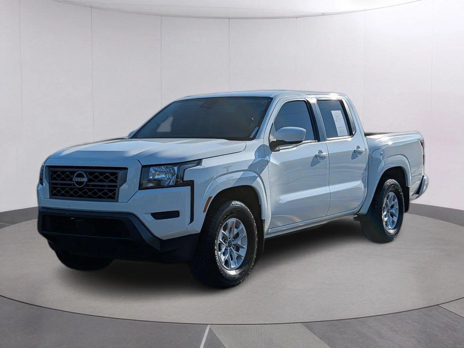 Used 2024 Glacier White Nissan SV image 1