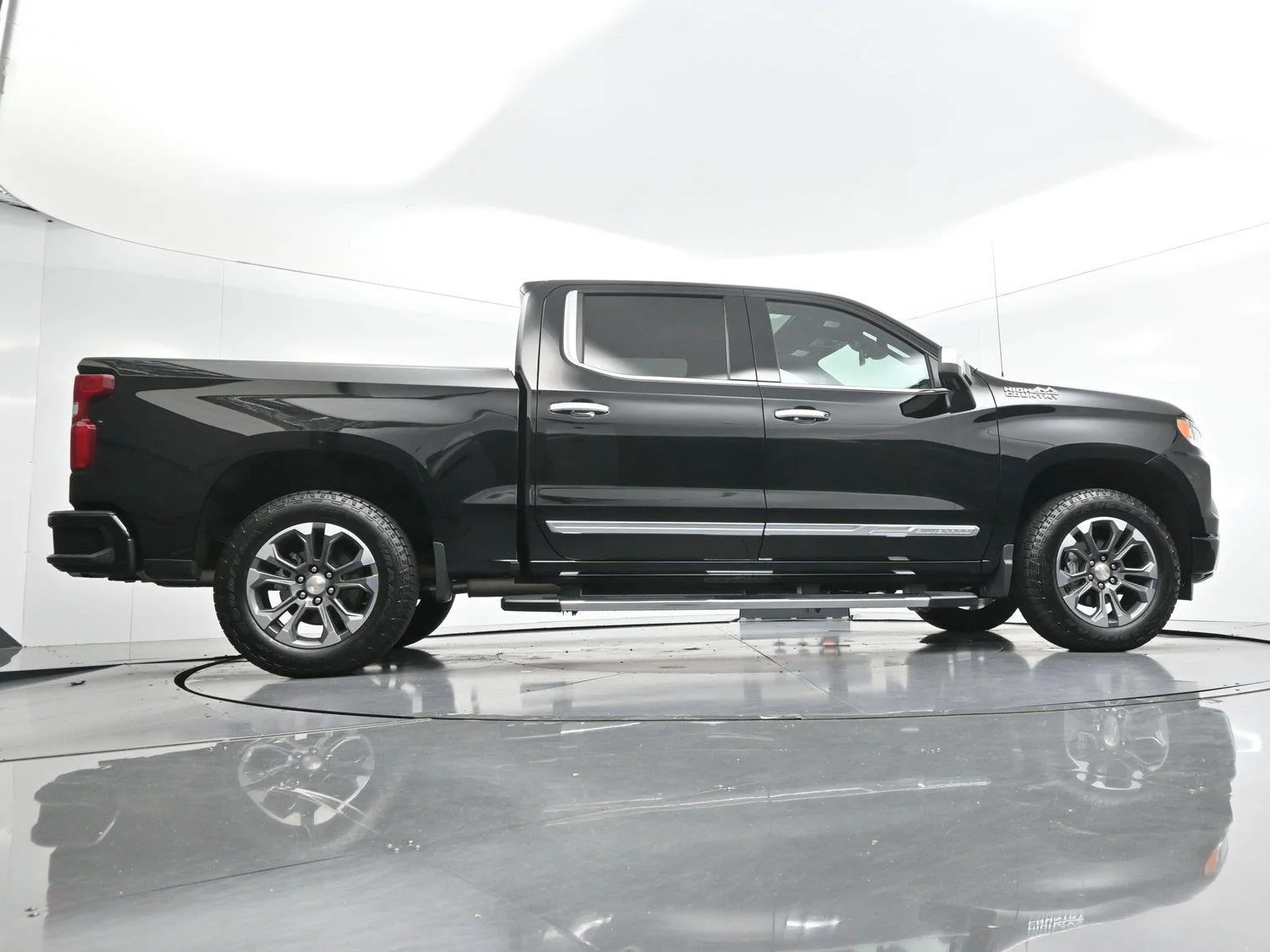Used 2026 Black Chevrolet High Country image 49