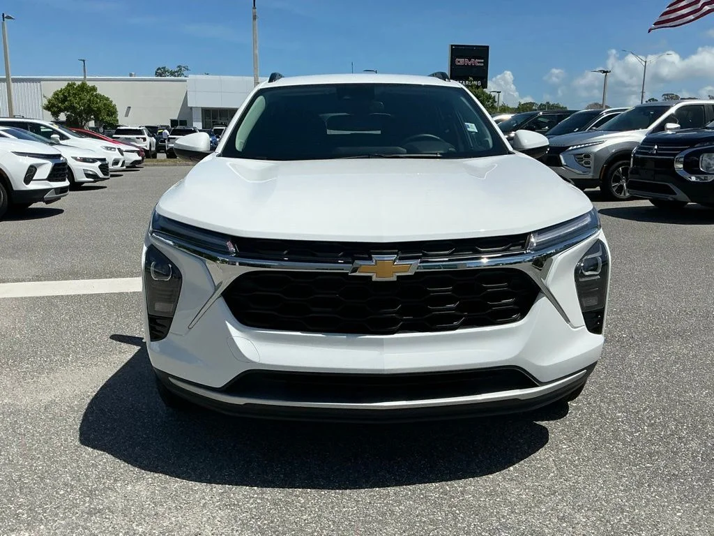 Used 2025 White Chevrolet LT image 10