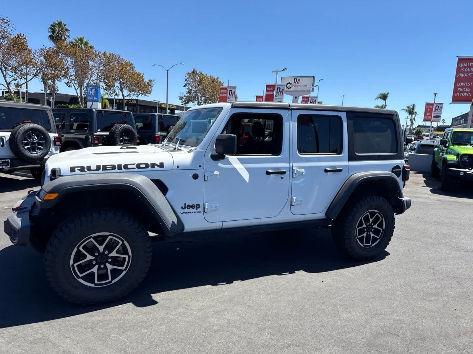 Used 2024 Bright White Clearcoat Jeep Rubicon image 21