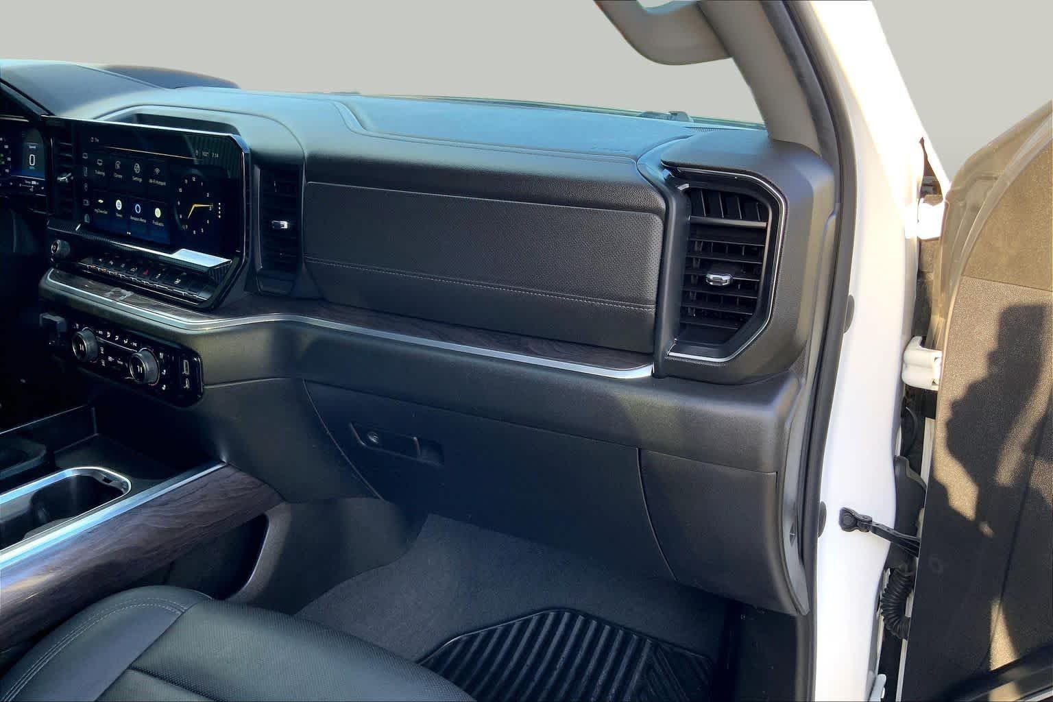 Used 2022 Summit White Chevrolet LTZ image 15