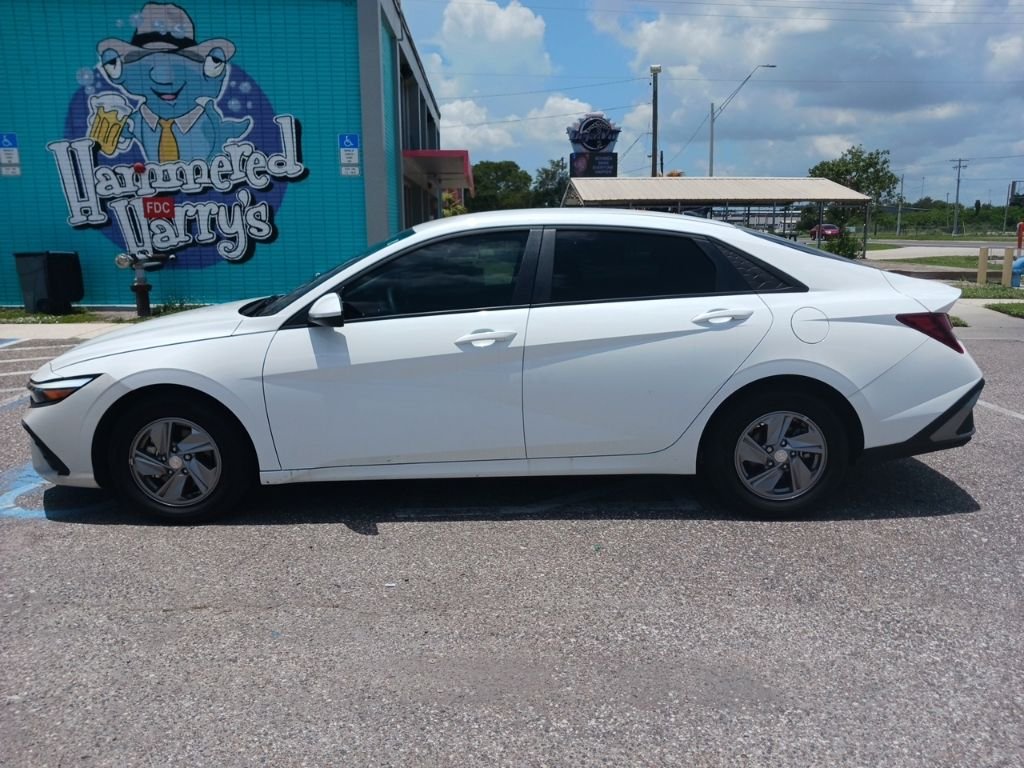 2025 Hyundai Elantra SE - Photo 6
