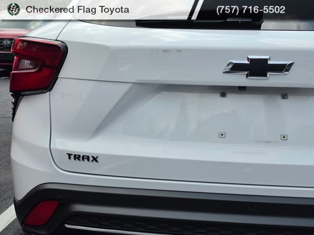 Used 2025 Summit White Chevrolet 2RS image 7