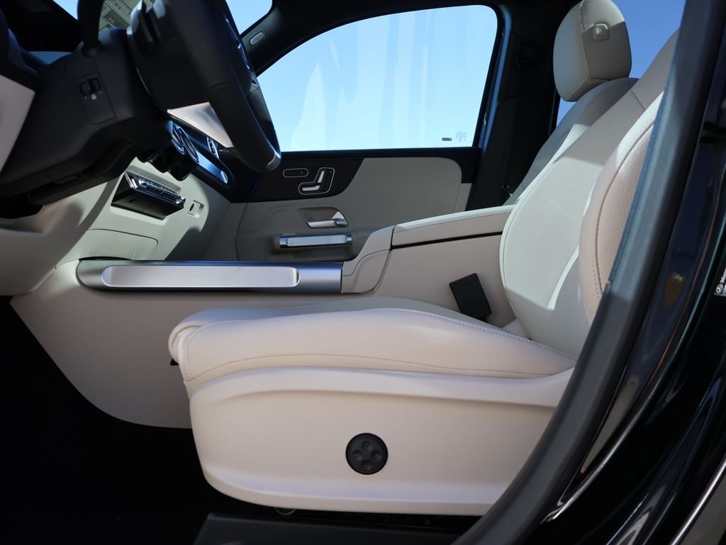 New 2026 Night Black Mercedes-Benz GLB 250 image 39