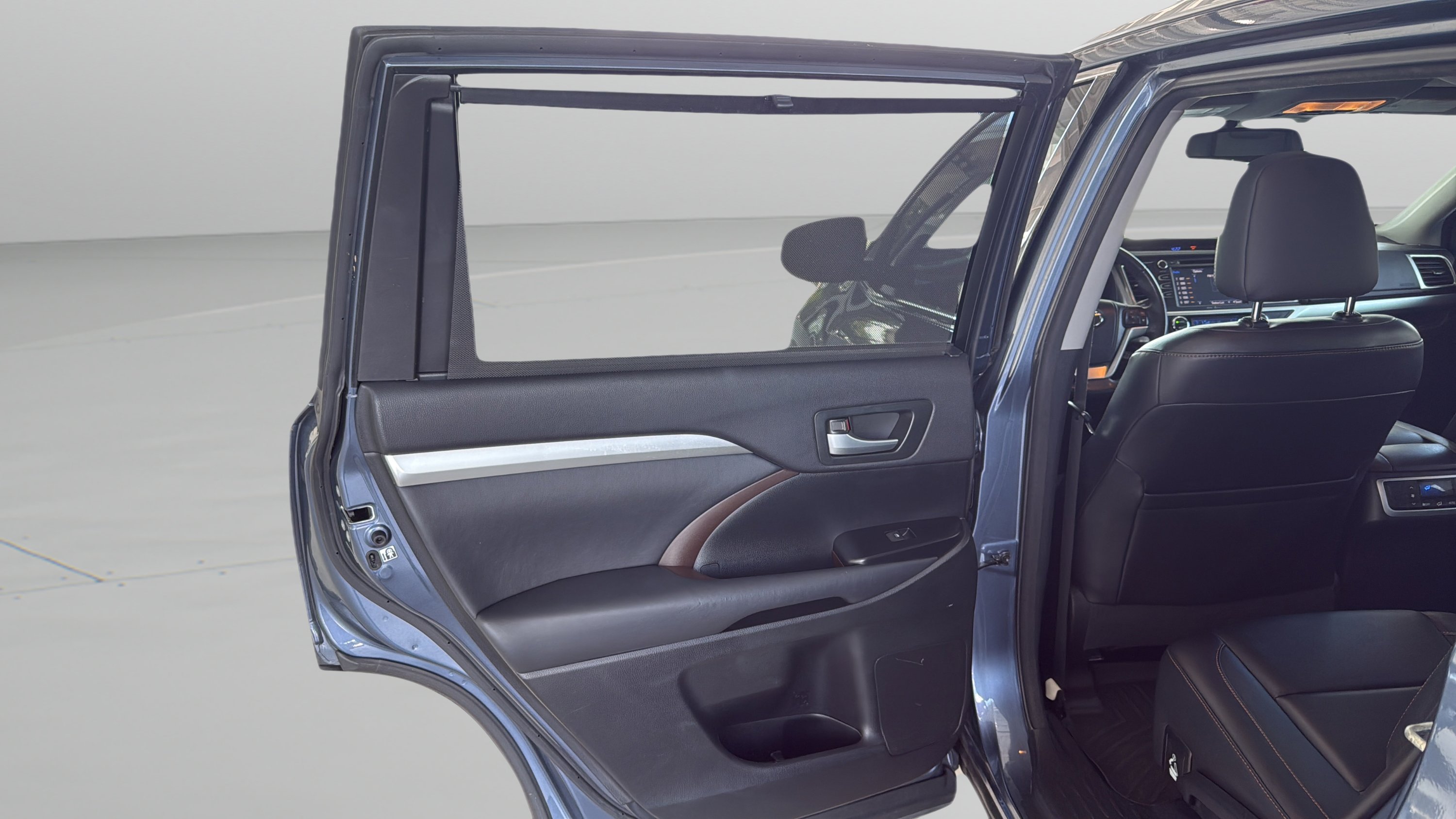 Used 2014 Attitude Black Metallic Toyota XLE image 19