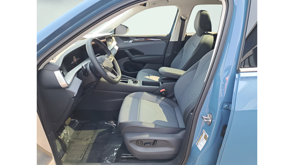 2025 Volkswagen Tiguan SE - Photo 10