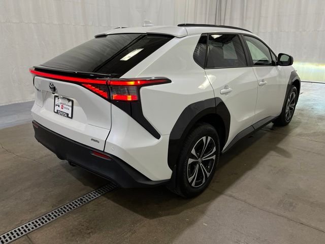 Used 2023 Beige Toyota XLE image 4