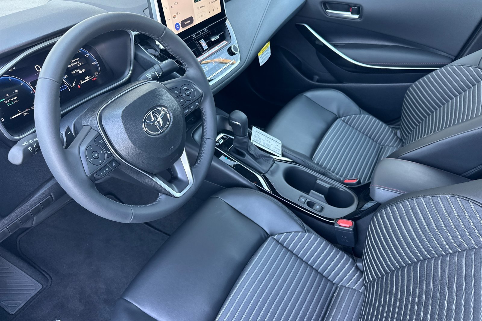 2026 Toyota Corolla XSE - Photo 9