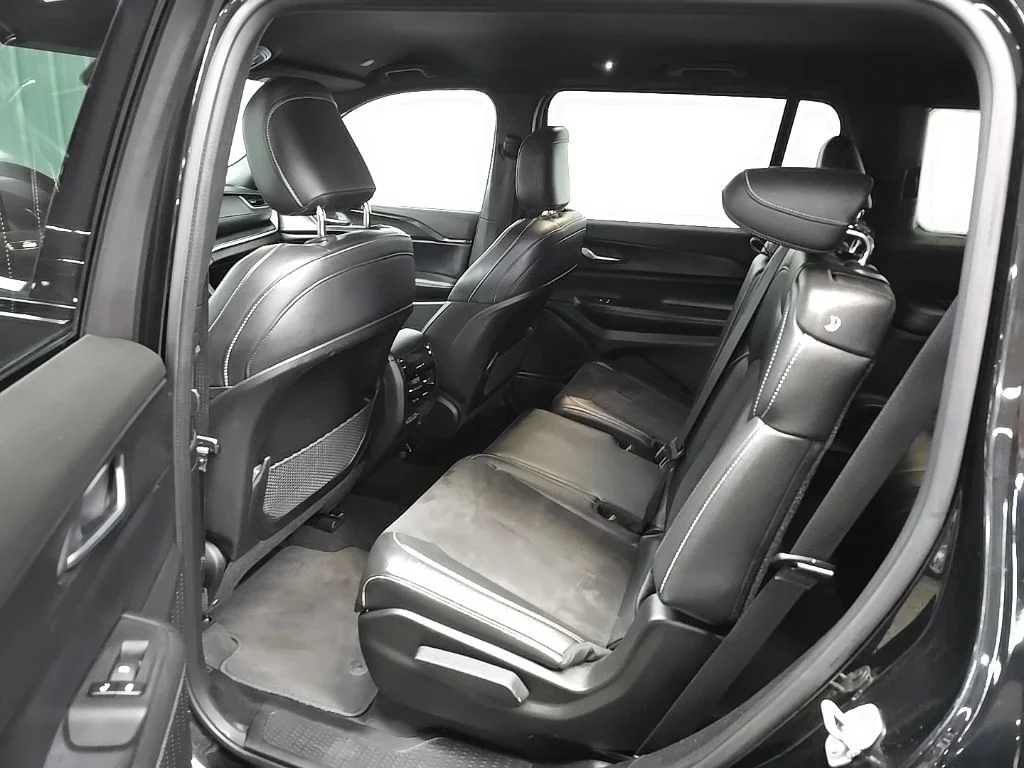 Used 2024 Black Jeep Altitude image 30