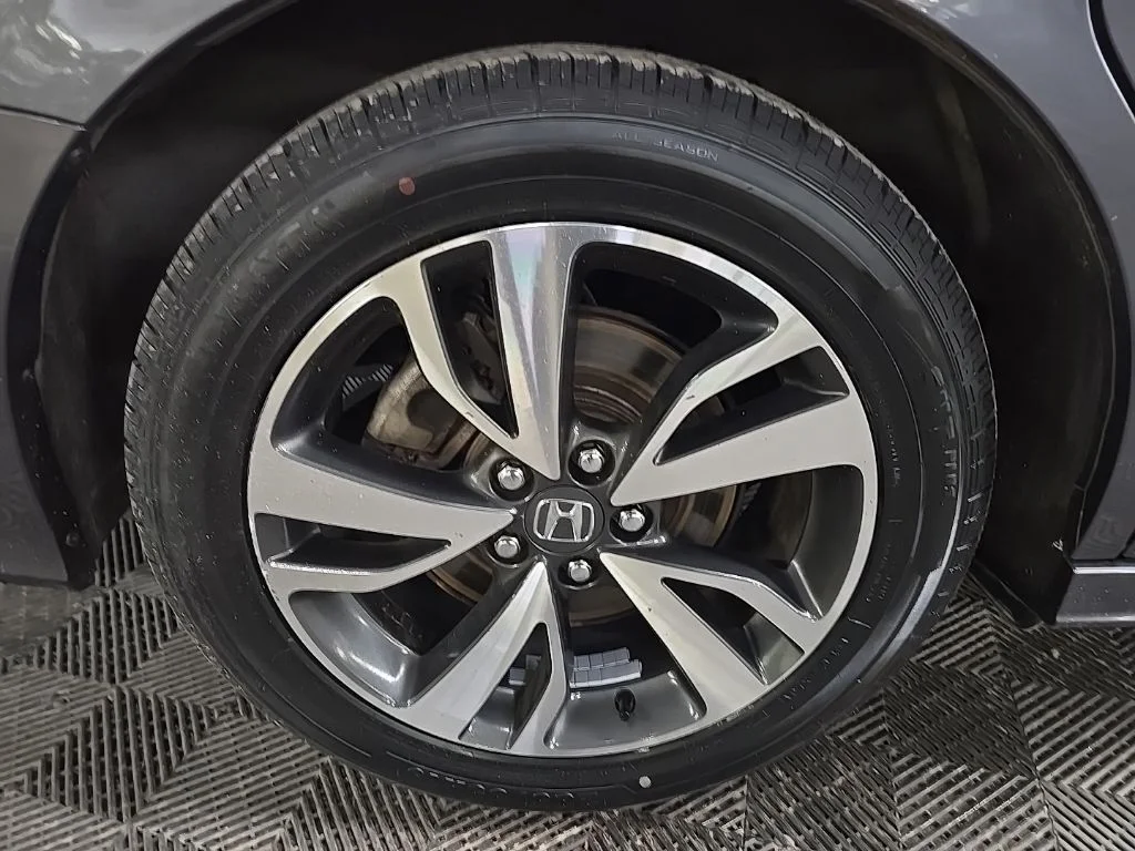 Used 2024 Gray Honda Touring image 14
