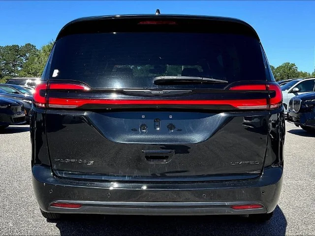 Used 2025 Black Chrysler Limited image 5