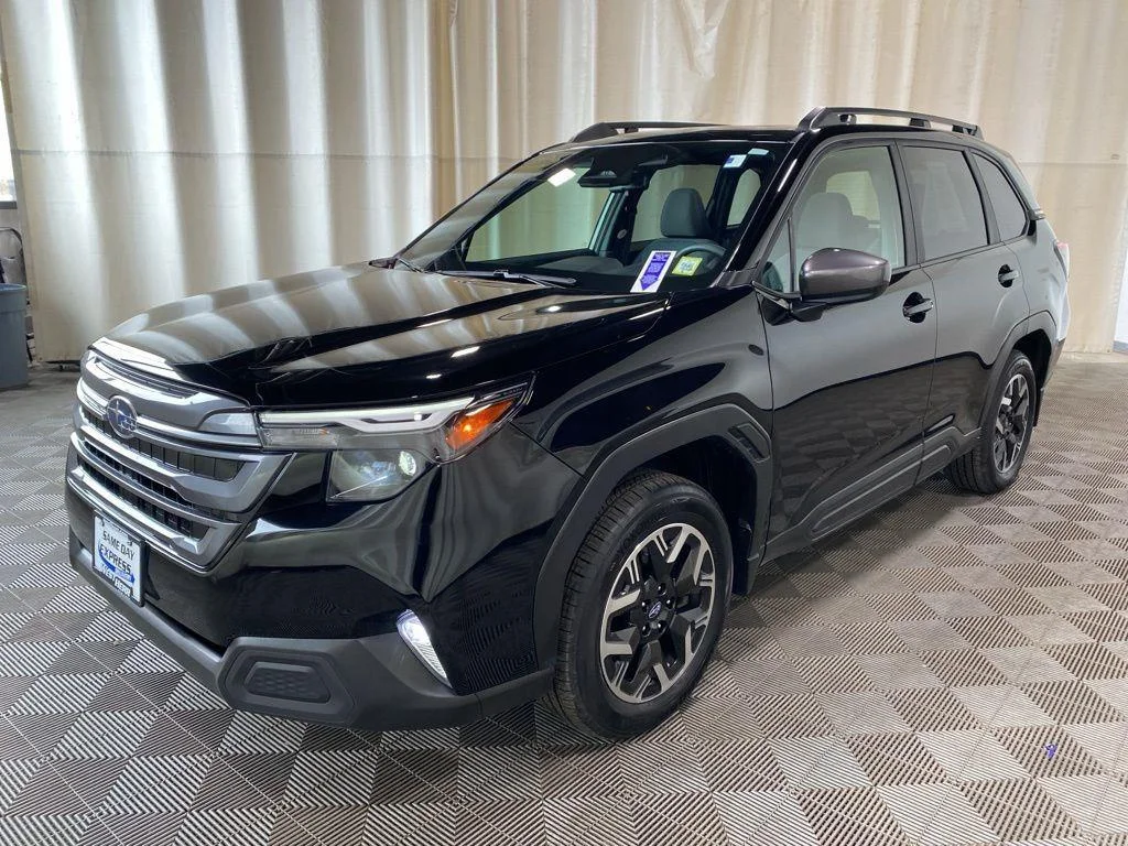 Used 2025 Crystal Black Silica Subaru Premium image 8