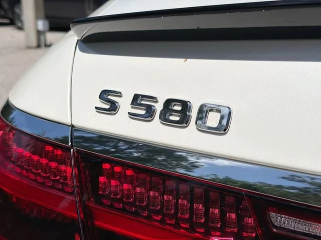 Used 2023 MANUFAKTUR Diamond White Mercedes-Benz S 580 image 11