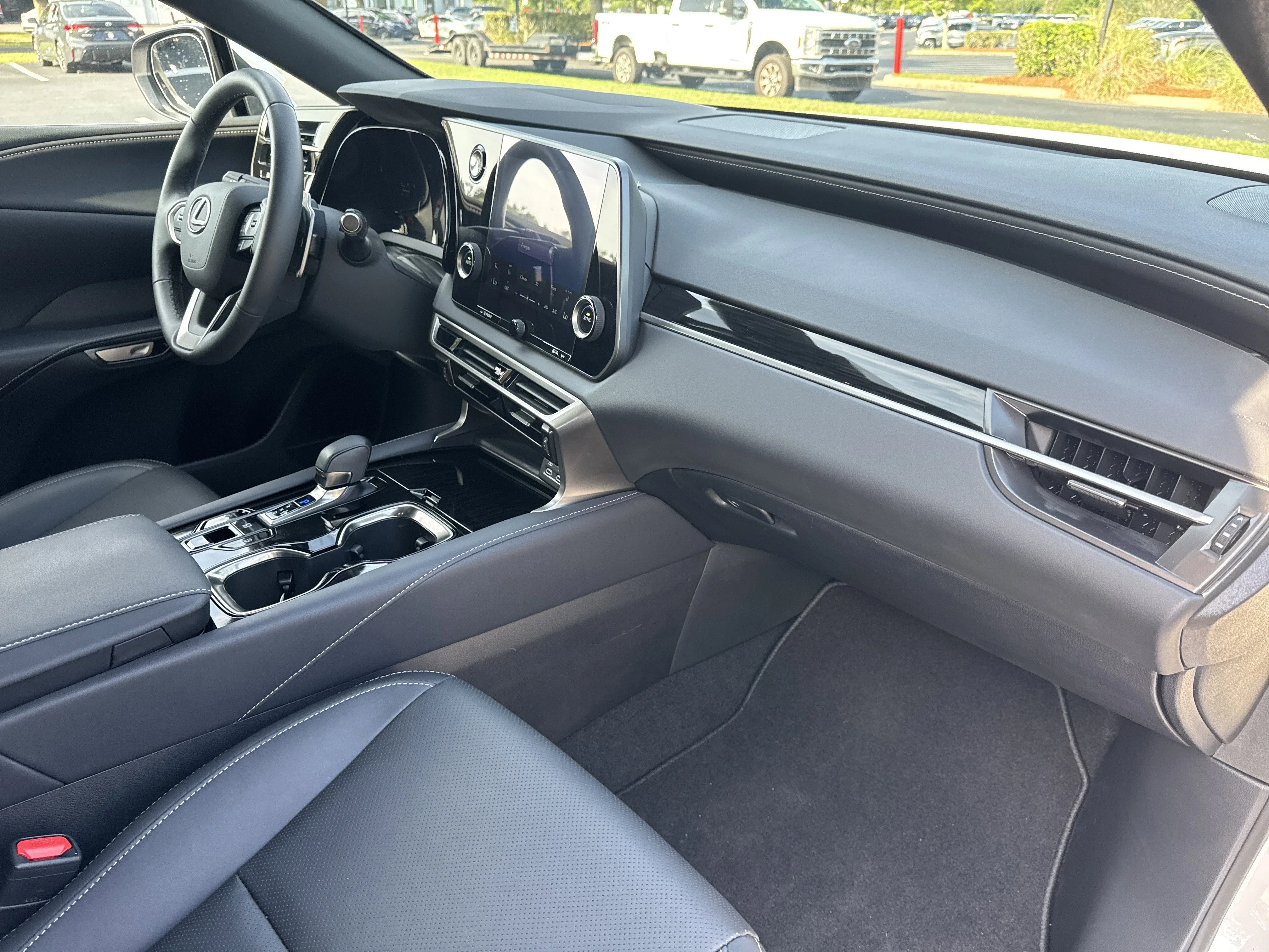 Used 2025  Lexus  image 35