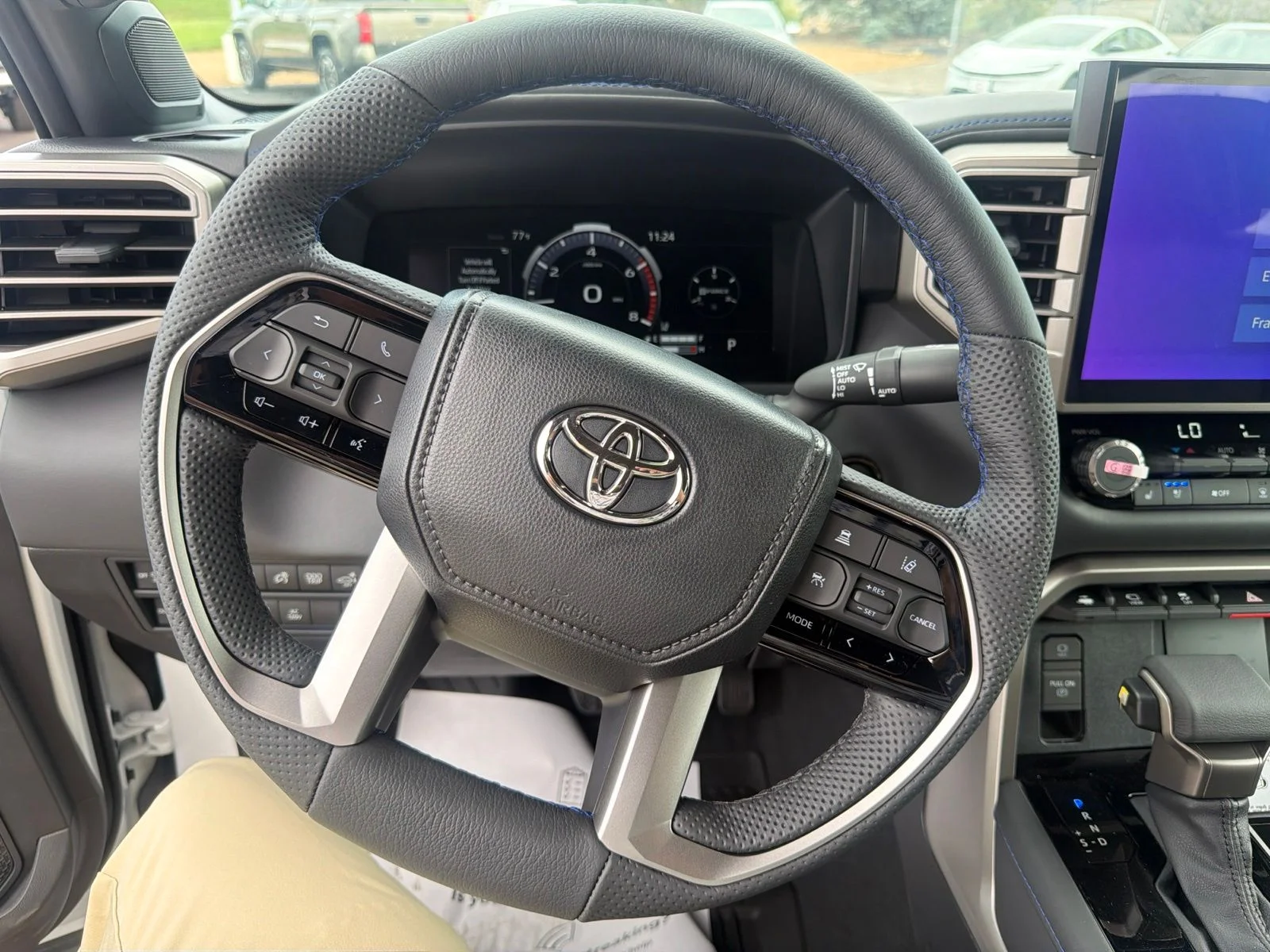 New 2026 Wind Chill Pearl Toyota Platinum image 19