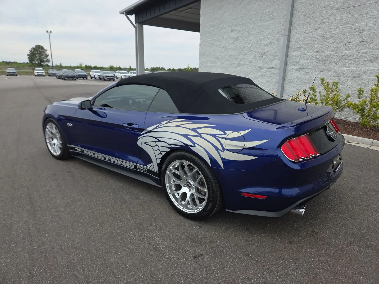 Used 2015 Deep Impact Blue Metallic Ford GT Premium image 3