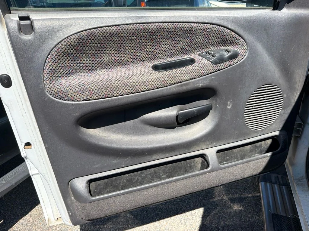 Used 1999 Bright White Clear Coat Dodge SPORT image 17