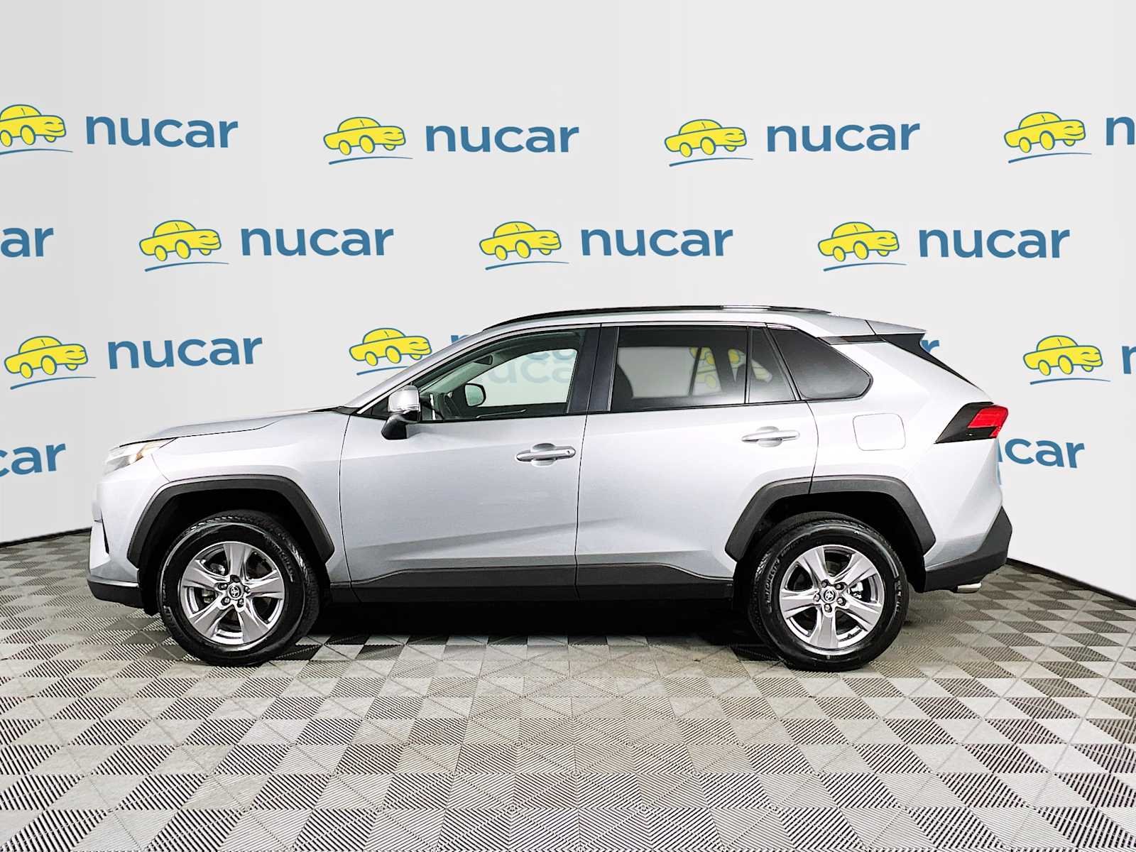 Used 2025 Silver Sky Metallic Toyota XLE image 4