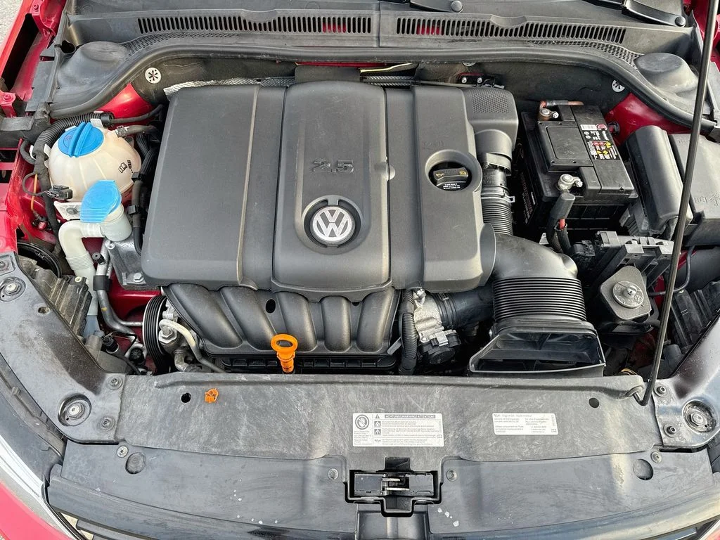 Used 2012 Red Volkswagen 2.5L SE image 35