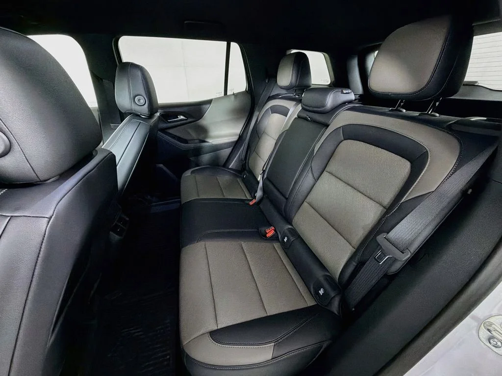 New 2027 White Chevrolet LT image 17