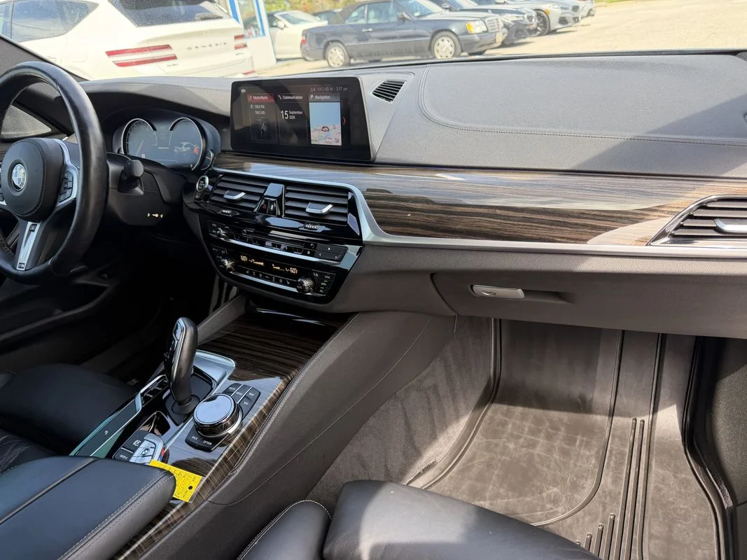 Used 2018  BMW M550i xDrive image 17
