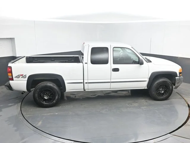 Used 2000  GMC SLE image 33