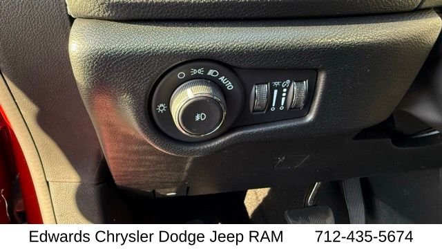 New 2026 Red Hot Pearl-Coat Exterior Paint Chrysler Select image 21