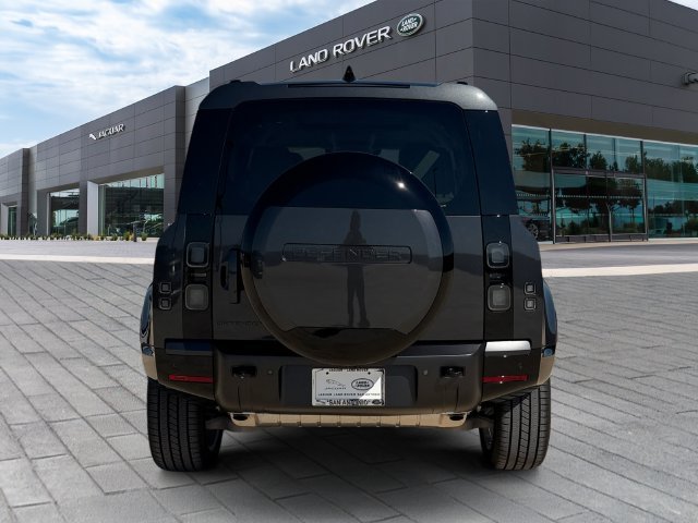 New 2026 Carpathian Grey Land Rover X-Dynamic SE image 4