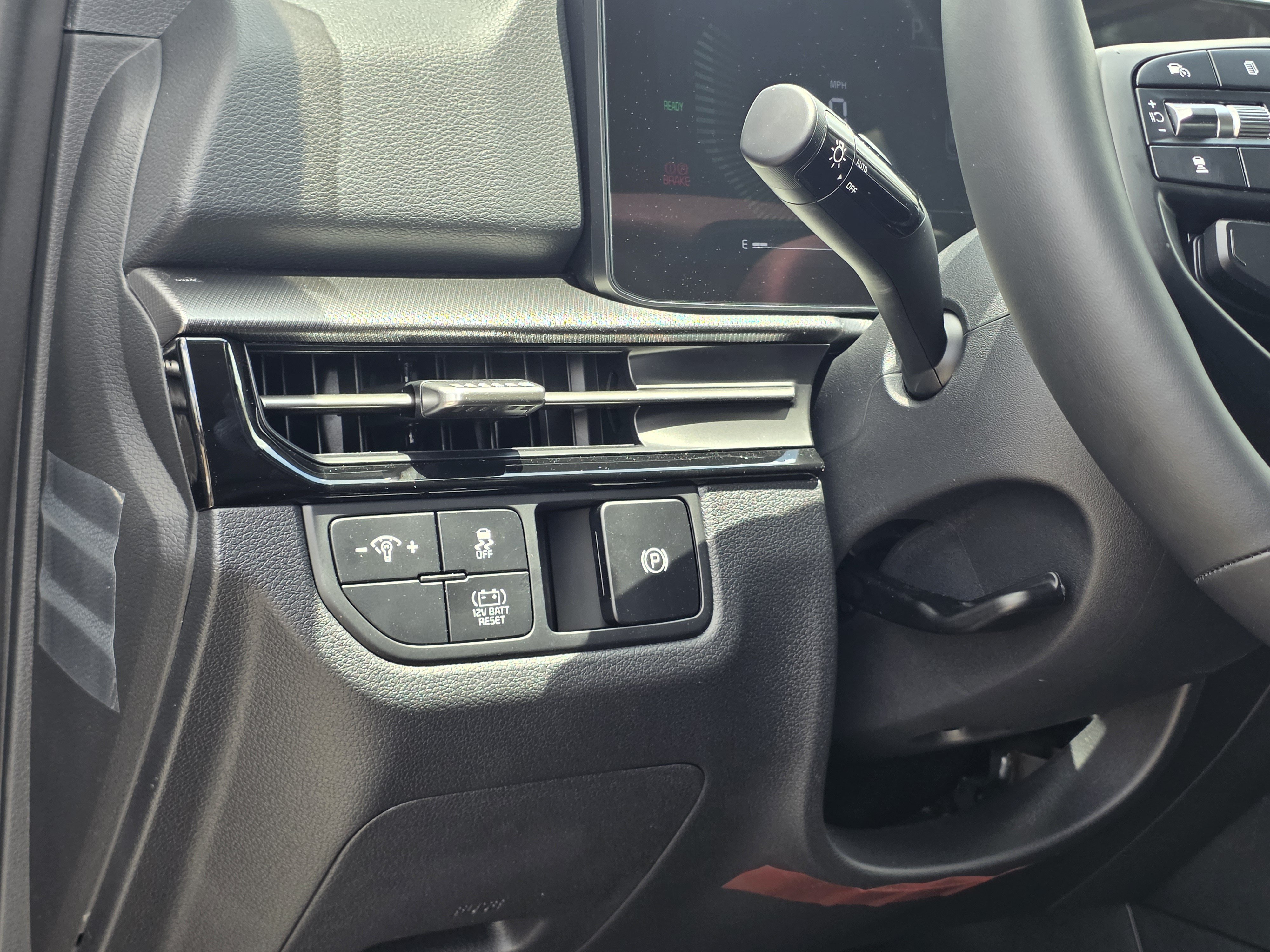 New 2026 Steel Gray Kia LX image 15