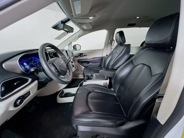 2023 Chrysler Pacifica Touring L - Photo 10