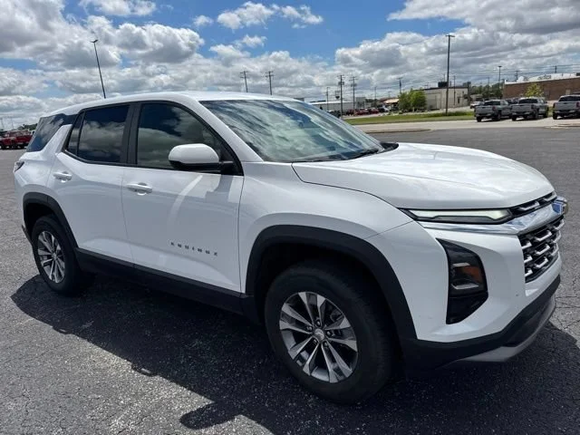 Used 2025 Summit White Chevrolet LT image 3